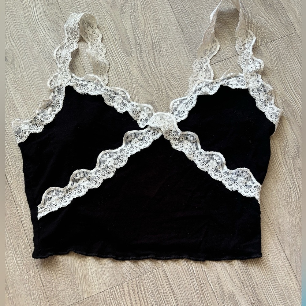 Lace Cami crop top size small in black